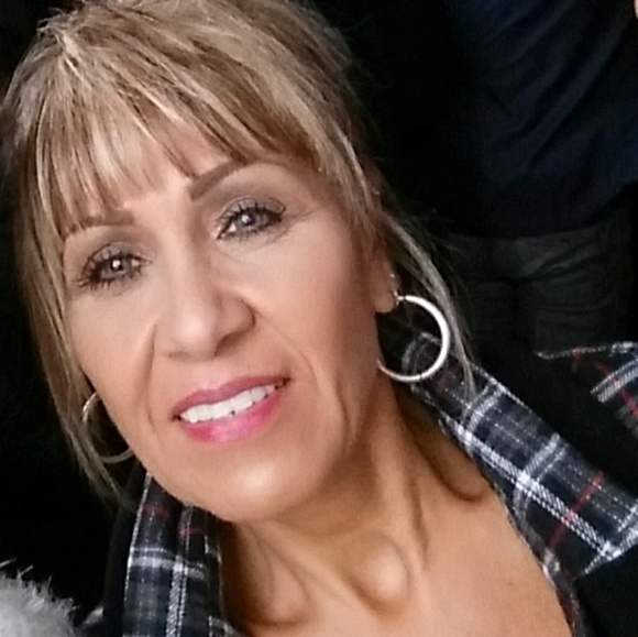 Meet your Posher, Gloria - Picture 1 of 1